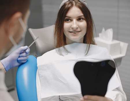 Лечение зубов при беременности: триместры, ограничения, безопасность