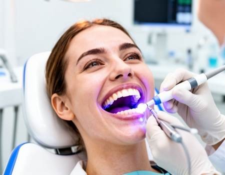 Профессиональное отбеливание зубов в клинике